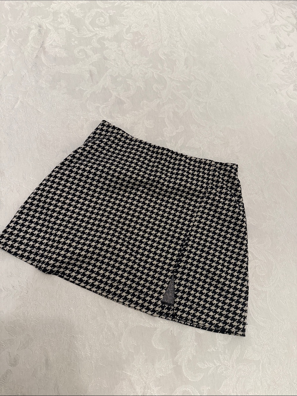 H&M Black and White Houndstooth Mini Skirt with Front Slit